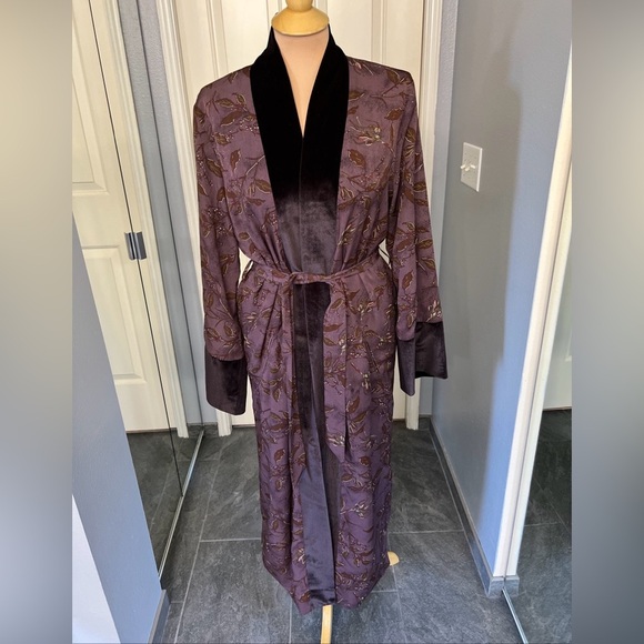 Re:named Plum Velvet Trimmed Belted Robe - Picture 1 of 8